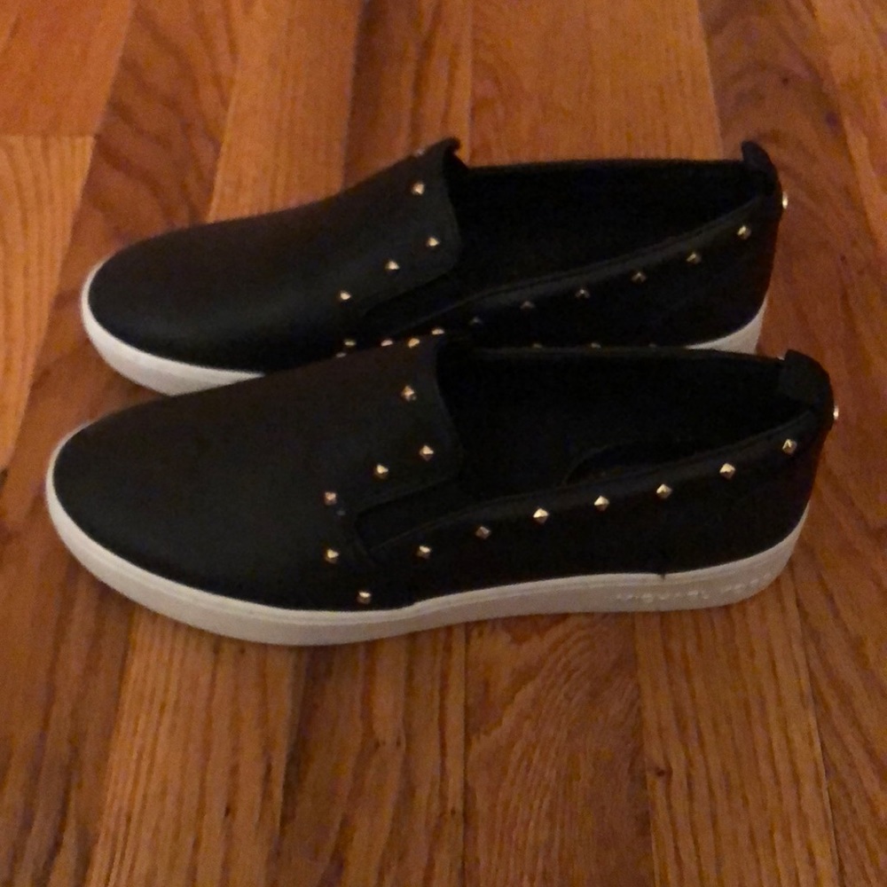 Micheal kids slip on sneaker size 7.5